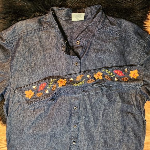 Denim Chambray Shirt with Reversible Removable Embroidered Velvet Collar Size L - Picture 7 of 12